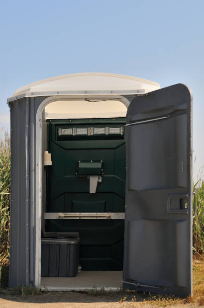 Porta potty delivery and setup in Vinton, IA